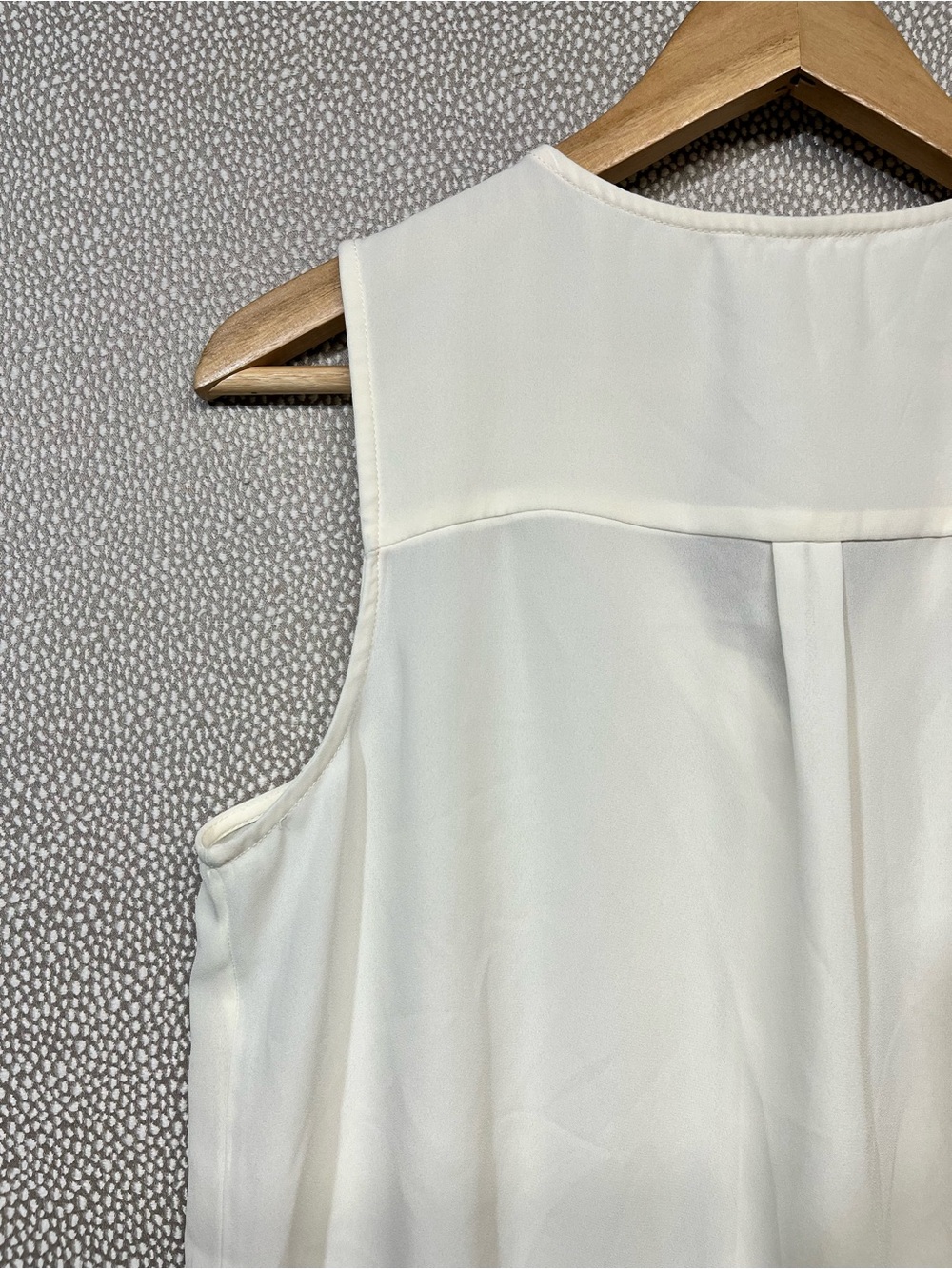 M Maurices Sleeveless V-Neck Cream Button-Front Women's Top - Picture 5 of 5